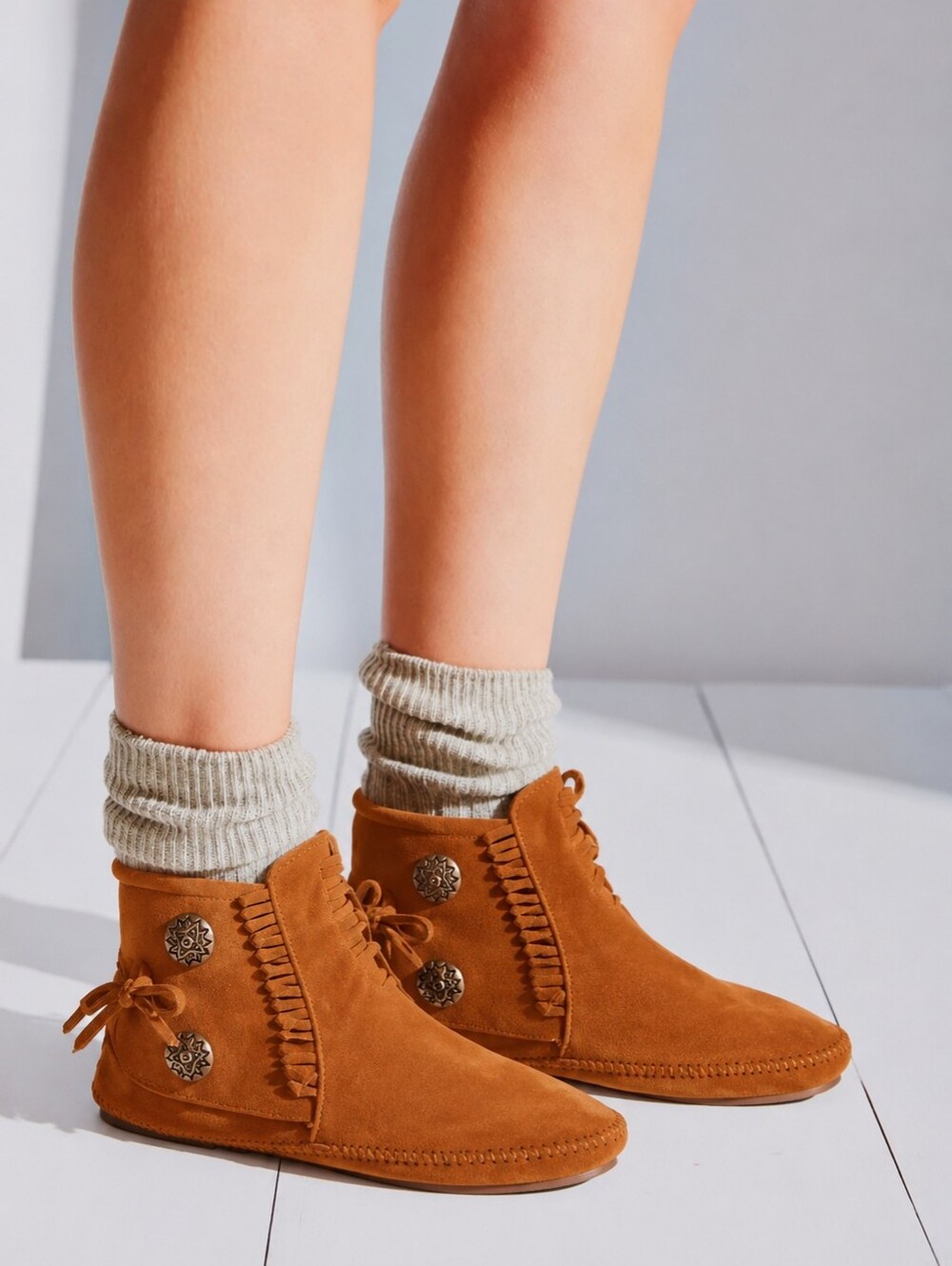 NWT MINNETONKA Two-Button Softsole Suede Ankle Booties 5.5 New